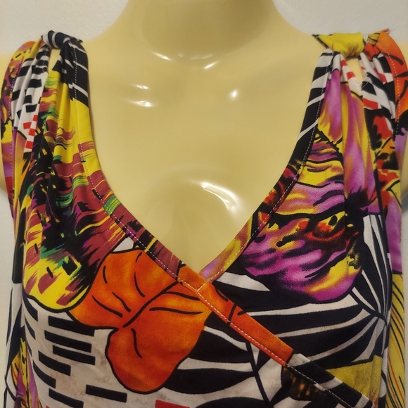 💥3/$25💥 Claire France Sleeveless Floral V-Neck Top Shirt Blouse size 3x - Picture 2 of 7